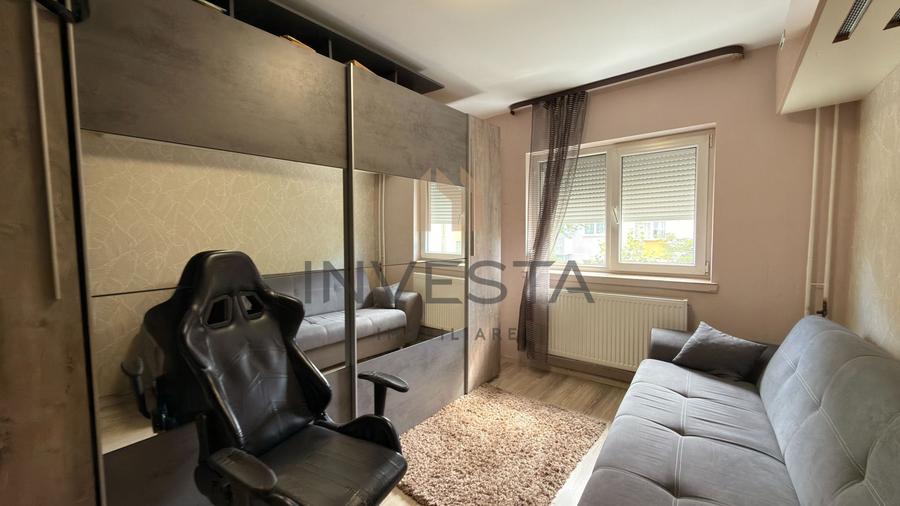 Apartament 3 camere decomandat, etaj intermediar, parcare,Intre Lacuri