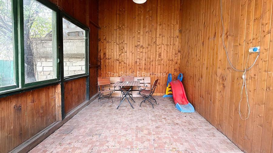 Casa saseasca traditionala La asfalt Curte generoasa