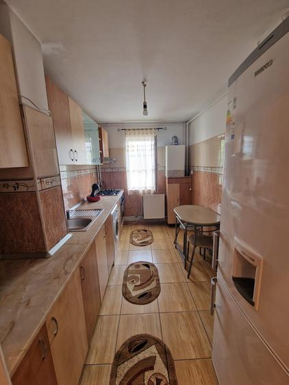 Vest se vinde apartament decomandat doua camere pret 81000 euro negociabil.