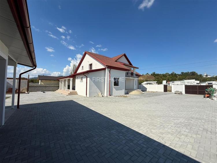 Vila deosebita Parter + Mansarda de vanzare in Odobesti - 3
