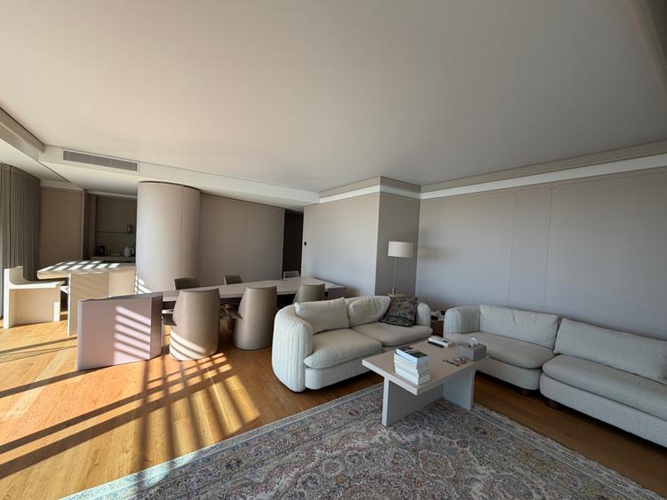 Apartament deosebit cu vedere la lacul Floreasca în Up-Site,3 parcări valabile