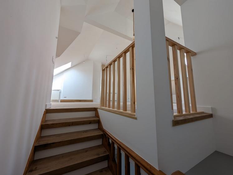 Apartament 5 camere | Barbu Văcărescu | Nemobilat | Centrală | Loc de parcare