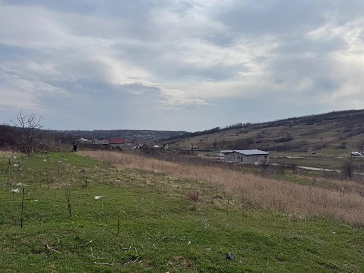Teren intravilan 1.800 mp în Vorovești (Miroslava) – deschidere 27,7 m