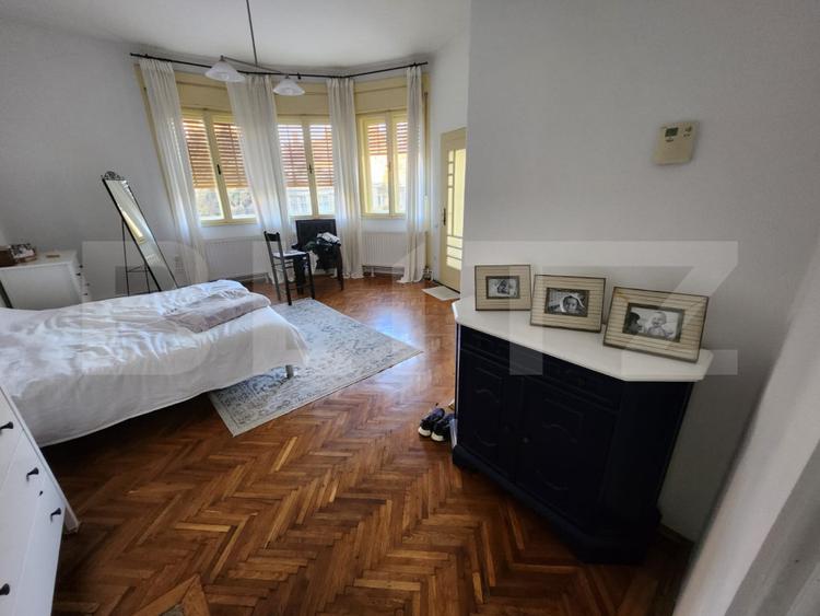 Casa 3 camere,200 mp utili, si anexa,zona Centru