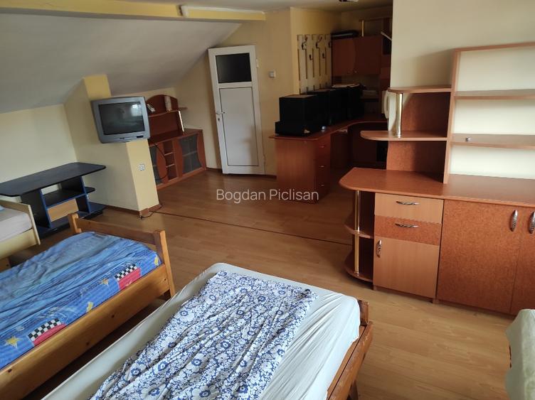 Casă de închiriat 12-20 de persoane!! - 2