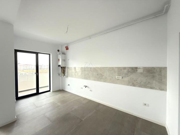 FINALIZAT. Etaj 1. Bloc la asfalt. Balcon mare. Loc de parcare. - 3