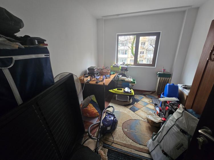 Apartament 3 camere, 2 băi cu geam, aproape de metrou Gorjului. Bloc din 1981 - 17