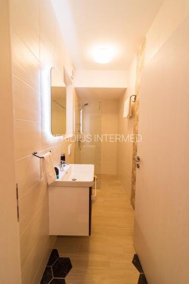 Garsonieră modernă de închiriat – Mamaia, zona Butoaie, vedere frontală la lac - 10