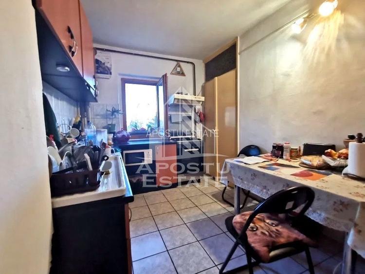 Apartament cu 3 camere de vanzare, 2 bai, zona Dambovita, Timisoara - 2