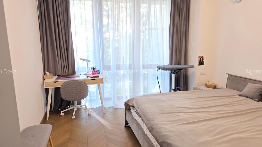 Vand apartament 4 camere deosebit in Deva, bld. Decebal (ultracentral), etaj 1 - 10