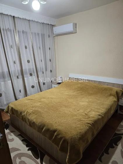 Apartament 4 camere-Zona Sud - etaj 3/4 - 80 mp -  69500 euro - 4