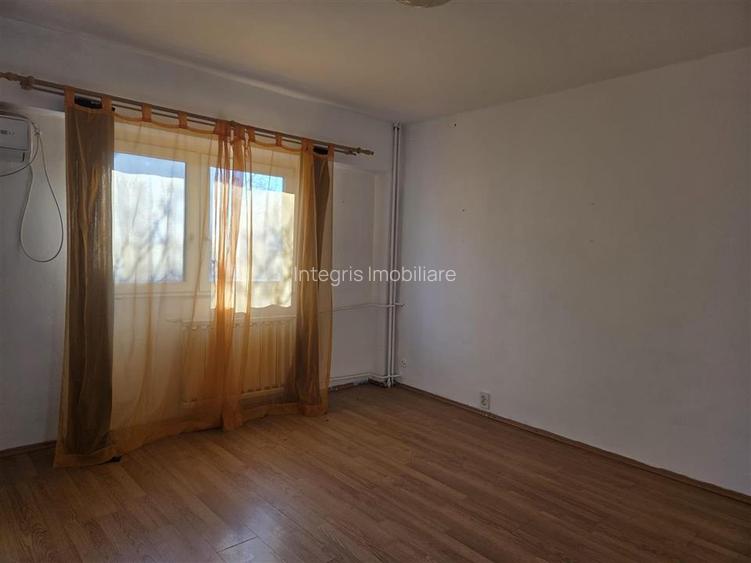 Garsoniera decomandata,etaj intermediar,Oradea,cartier Rogerius - 7