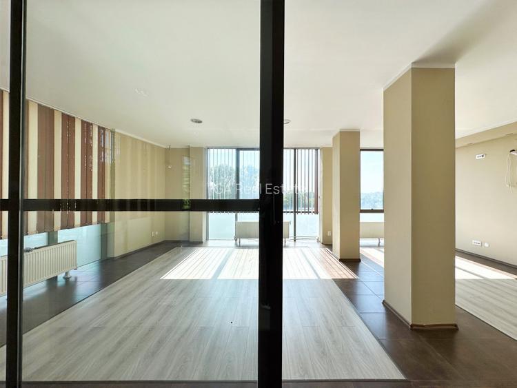 Spatiu comercial stradal cu locuri de parcare privata - 5