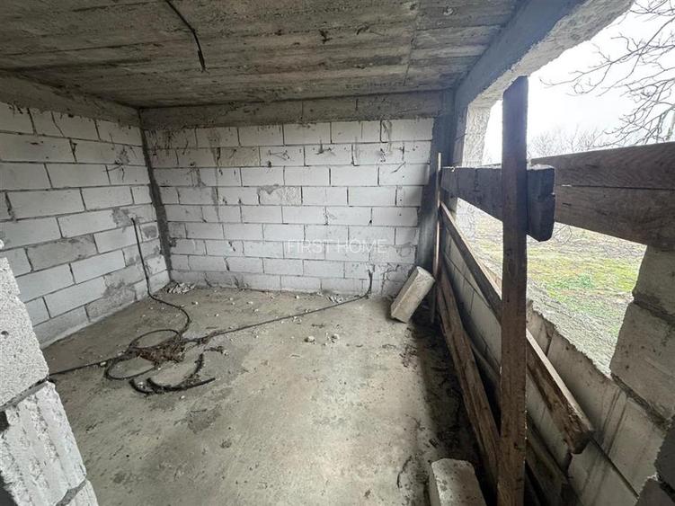 Casa Radulesti, an 1996 ,la rosu, 2.000 mp teren , 310 mp casa - 17