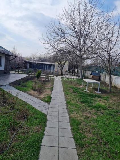 Teren 1700 mp, deschidere 18,40 ml, cu casa la strada principala - 2