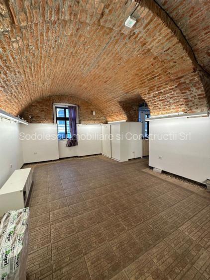 Spatiu comercial în Piața Unirii - 155 mp - 21