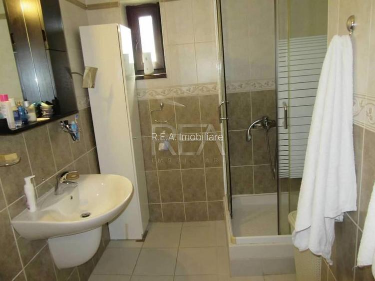 Vilă 5 camere Trapezului, centrală, an 2007, 174 mp - 6