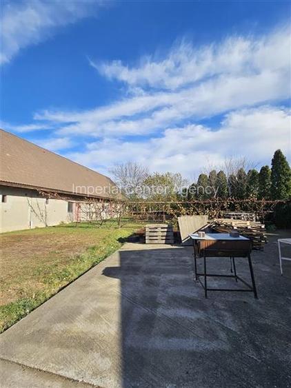 CLADIRI + 1 HA TEREN DE VANZARE PENTRU DEZVOLTARE BUSSINES - CAZARI, AGREMENT, A - 9