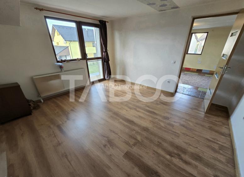 Casa de vanzare cu 6 camere 2 parcari curte libera 200 mp in Selimbar - 12