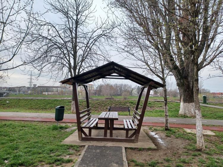 Chirie, 2 dormitoare, str. Sovata. 400 E/lună negociabil. Comision 0. - 12