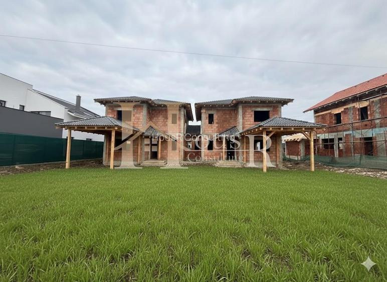 Calitate.Case despartite.365 mp teren.Car Port! - 2