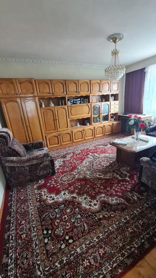 Casă de vânzare – 5 camere, 2 bucatarii, zona Cetate