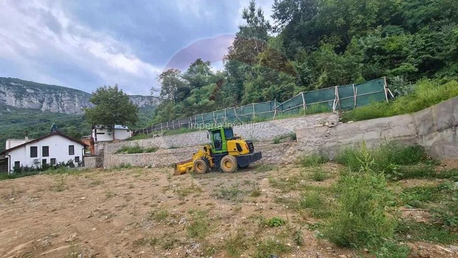 Teren intravilan 1100 mp pe malul Cernei ,Băile Herculane | Investitie - 2