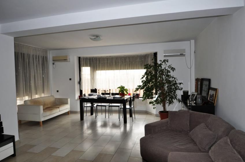 Vanzare vila situata vis a vis de Porsche Nord - 3