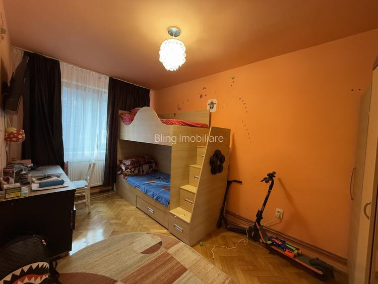 Apartament cu 2 camere decomandate, zona Mercur - 2