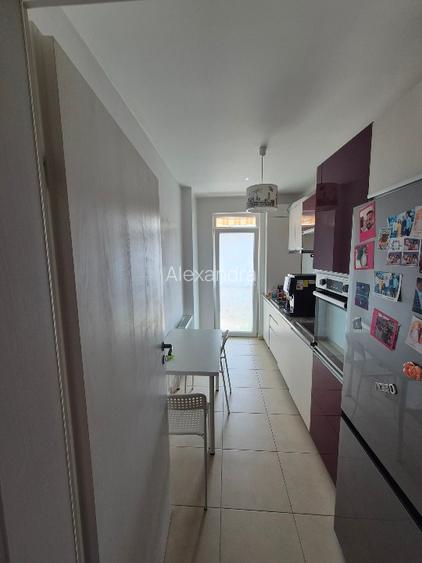 Vând apartament cu 3 camere,loc de parcare si boxă. - 2