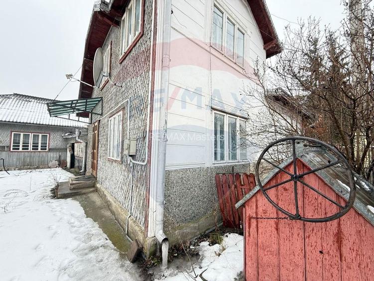 Casă cu Teren de Vânzare în Gura Humorului – strada Pajiștei - 12