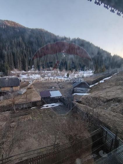 Case cu 7 camere de vânzare în comuna Panaci, sat Drăgoiasa. - 19