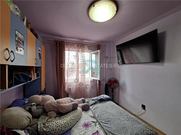 Apartament 3 camere, etaj intermediar 3, Florilor - 5