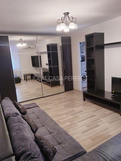 Str. Turda aproape de parc Regina Maria, tramvaiul rapid 41,metrou Crangasi - 2