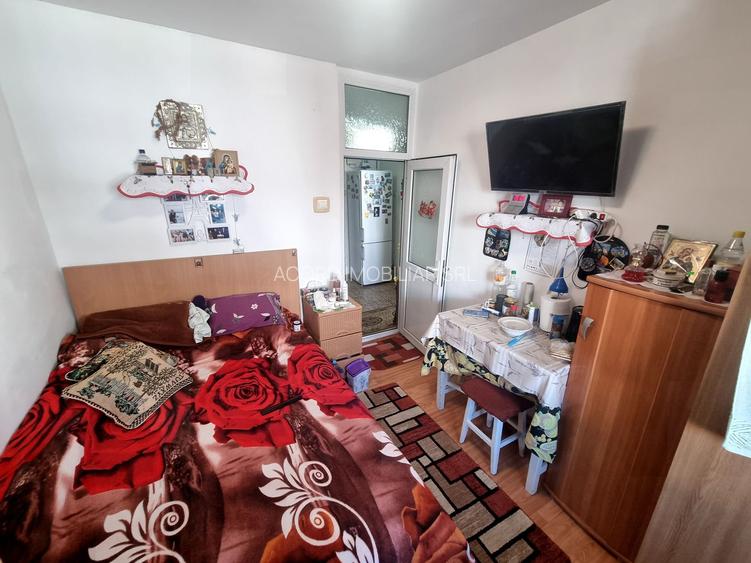 Piata CET  - garsoniera transformata in 2 camere - 2