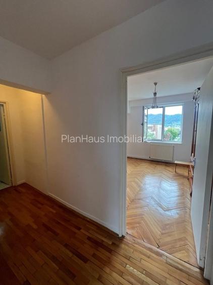 Apartament cu garaj ultracentral zona Mc Donald s Unirii , 4 camere  - 9