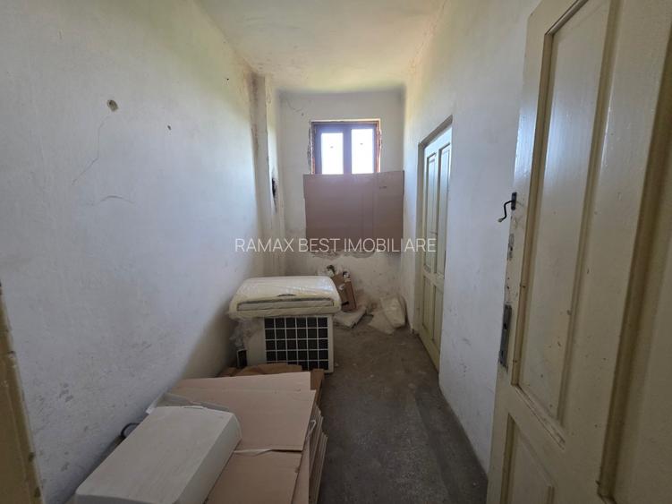 Judetul Prahova, in Poienarii Burchii, conac neoromanesc si teren 2.800 mp - 32