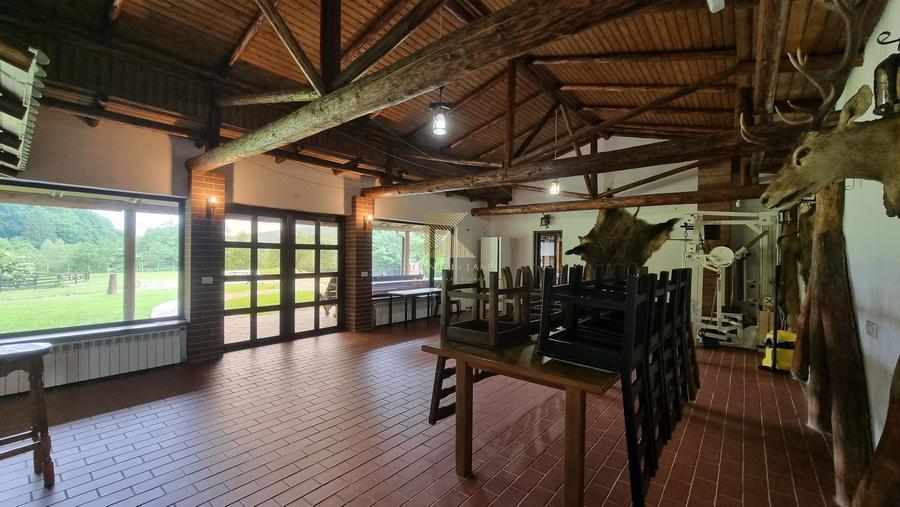 Complex turistic și proprietate deosebită de vânzare în Valea Dobârlău
