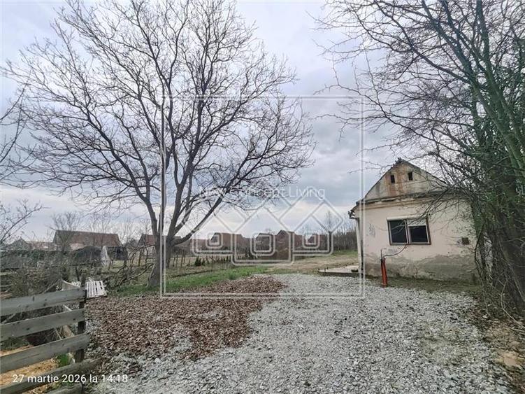 Casa si teren de vanzare in Sacel - 1355 mp teren - livada - Central - 2