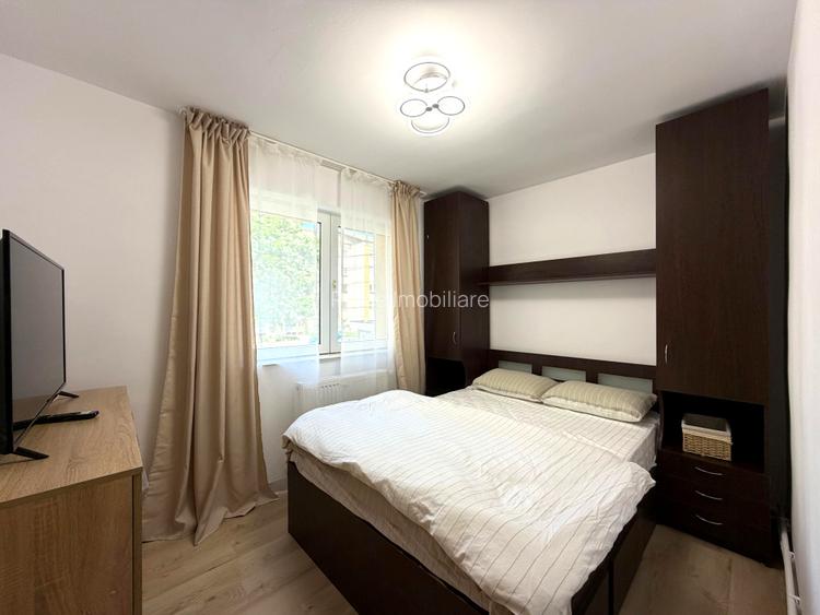 Apartament cu 3 camere, etaj 1/4, decomandat - Cetate - 2