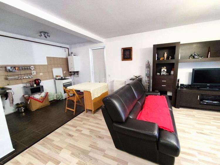 Apartament 3 camere, 82mp+ 60mp pod cu CF, 2 bai, parcare, zona Porii - 2