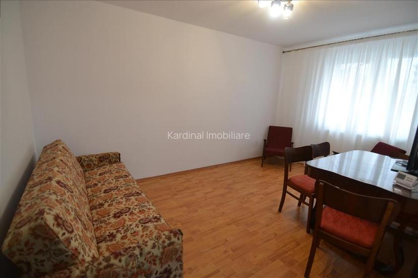 Inchiriere apartament 3 camere decomandat etajul 1 ,Florilor - 16