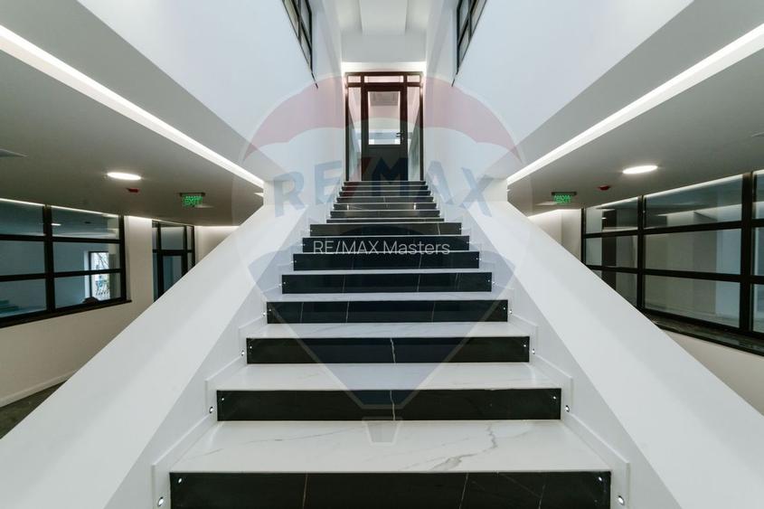 Spațiu comercial ULTRACENTRAL - 2,300mp de închiriat - 18