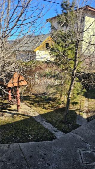 Casă solidă din cărămidă, mobilată, garaj, teren generos – Tarcău - 54