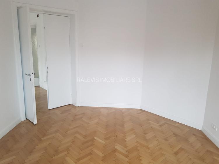 Apartament 3 camere, 2 bai, proaspat renovat, ultracentral, etaj 2, 945 euro - 8