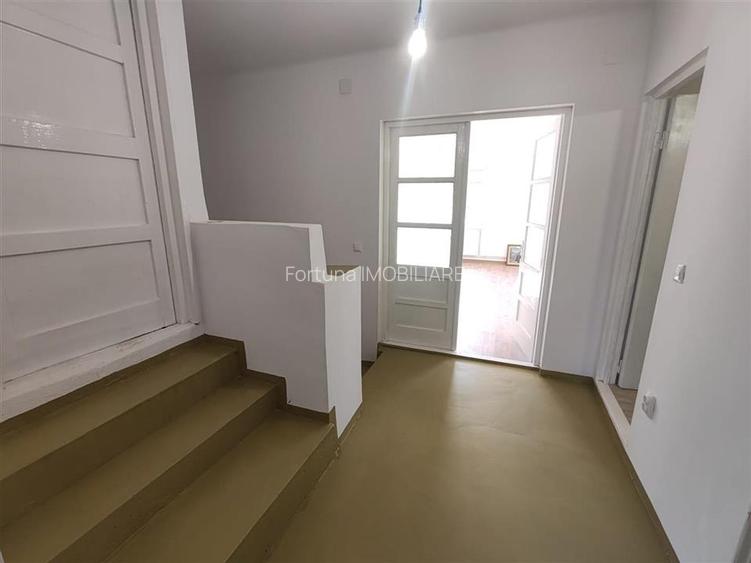 Casa singur in curte - Florilor - 8