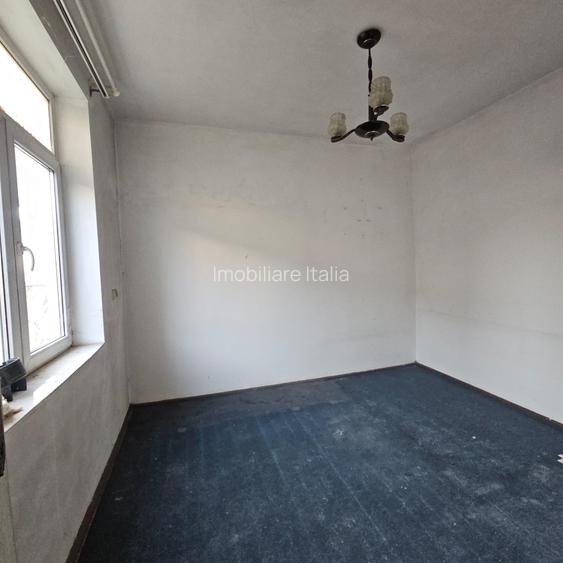 Apartament cu 2 camere situat pe Str Toamnei într-un imobil tip vilă, la etj 1/2 - 3