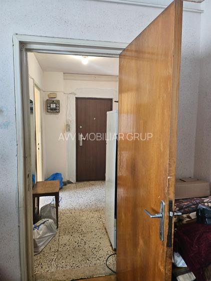 Titan, strada Liviu Rebreanu, langa Mega Image si Bebe Tei - 6