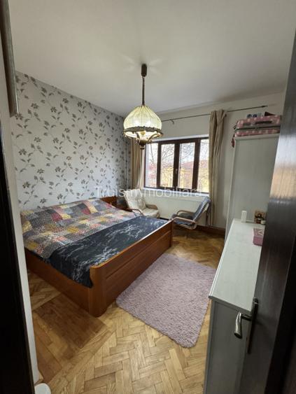 Vila tip duplex, zona Democratiei - 12