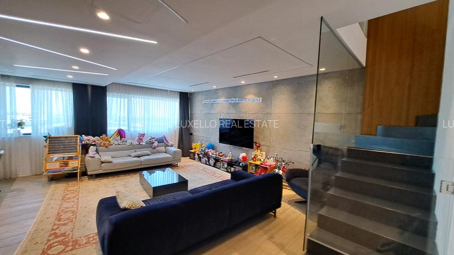 APARTAMENT 8 CAMERE CU SCARA INTERIOARA TIP LOFT -ULTRA LUX - 26